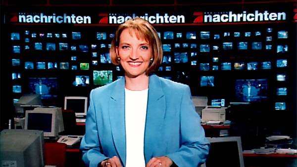 Barbara Weidmann im Nachrichtenstudio von ProSieben